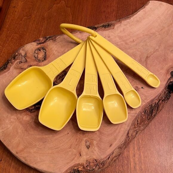 Set of 6 Daffodil Yellow Measuring Spoons - Picture 1 of 3